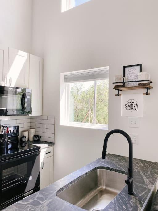 شقة Modern Smoky Mountain Tiny House بيدجن فورج المظهر الخارجي الصورة